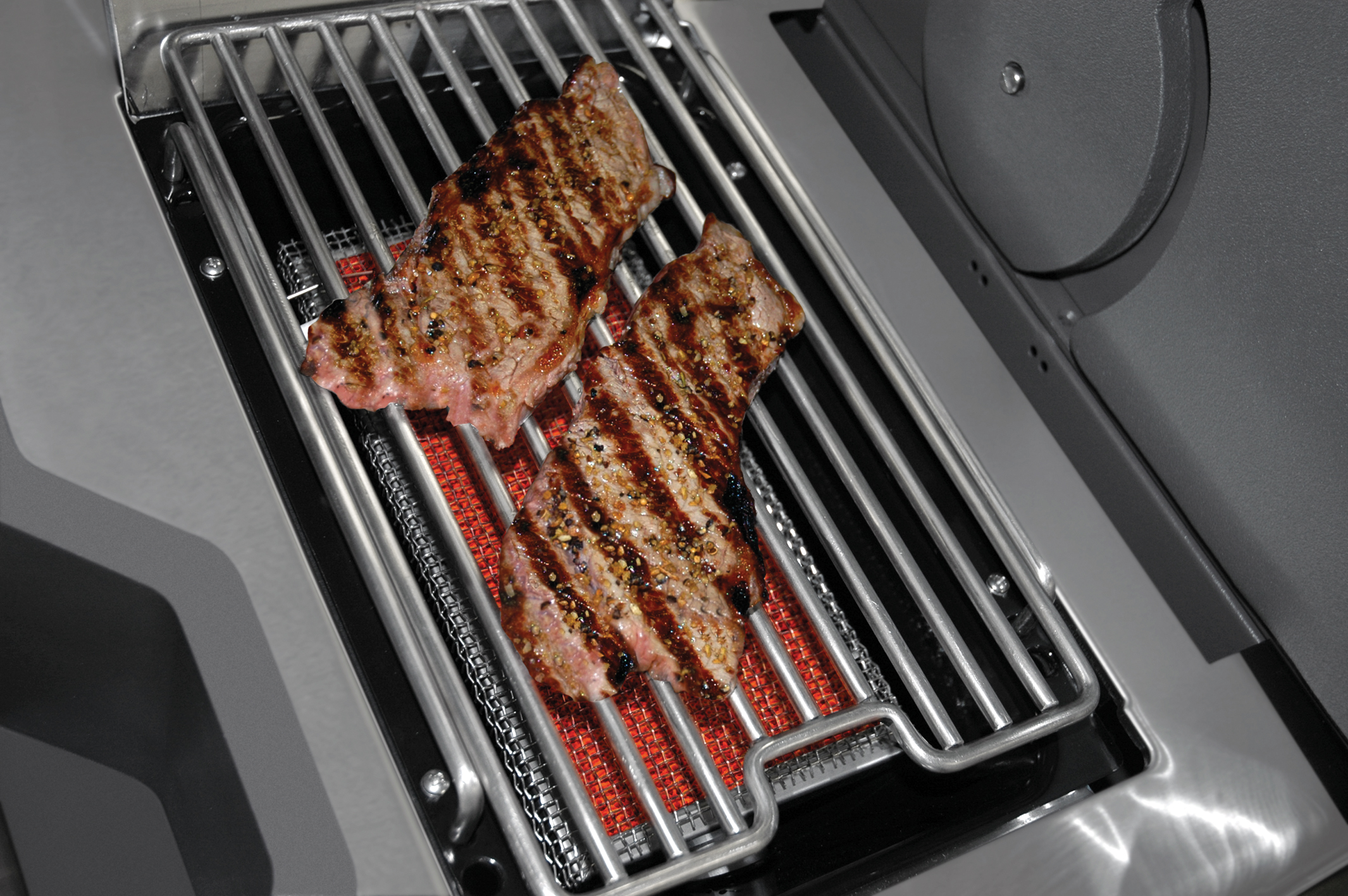 Napoleon Prestige PRO 500, Edelstahl Sizzle Zone Steak