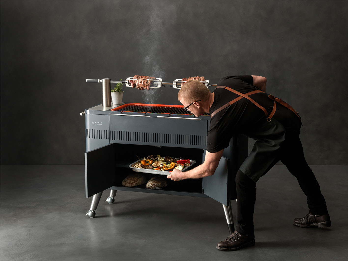 Everdure_HUB_7 Everdure HUB Holzkohlegrill & Heston Blumenthal Warmhaltemöglichkeit
