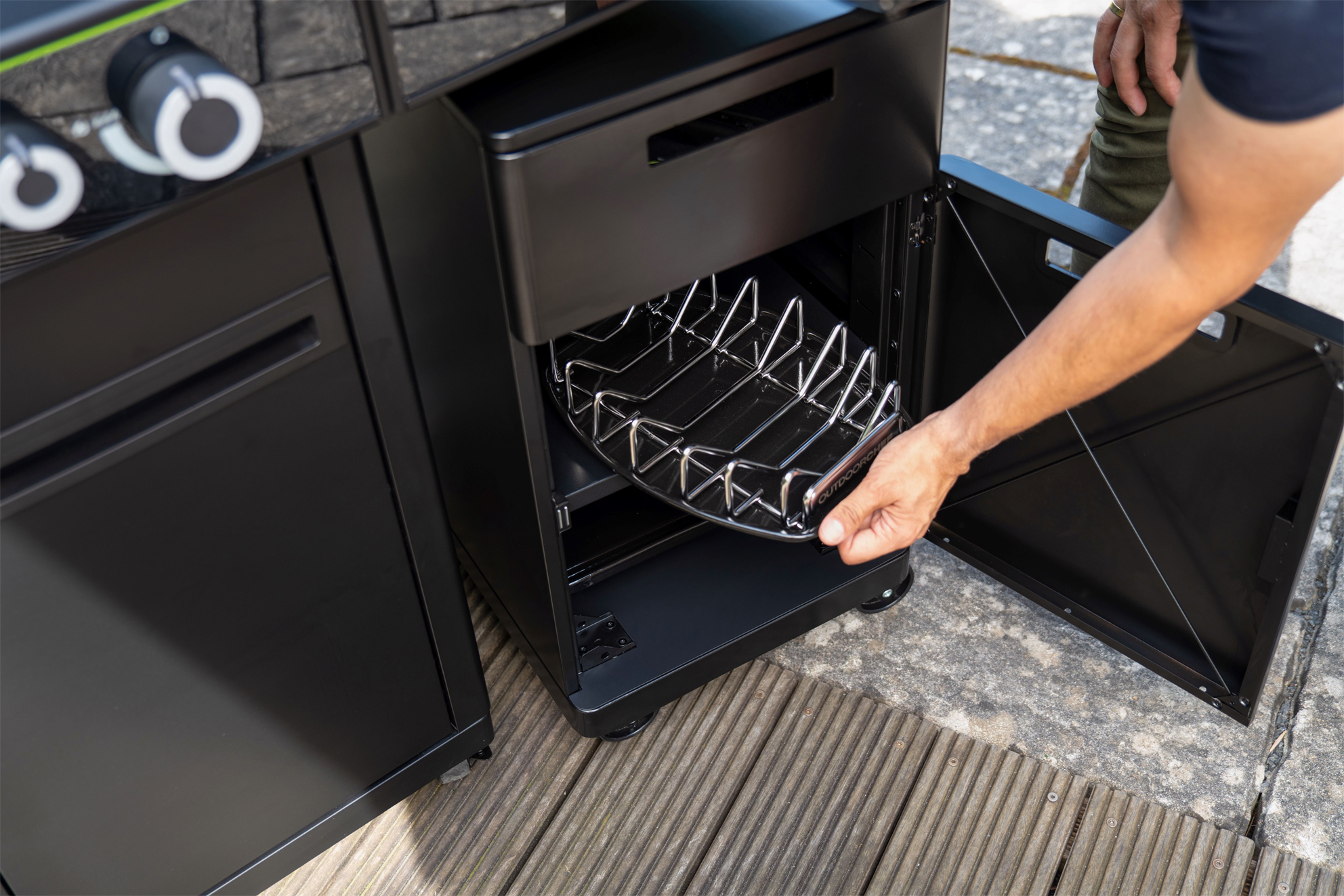 OUTDOORCHEF Grillschrank mit Rollen
