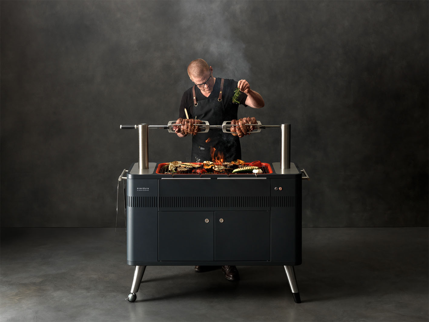 Everdure HUB Holzkohlegrill & Heston Blumenthal