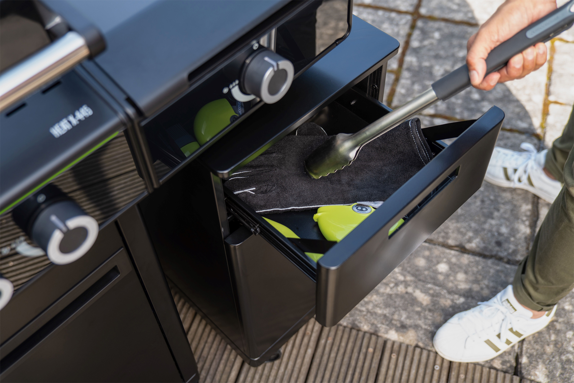 OUTDOORCHEF Grillschrank mit Rollen