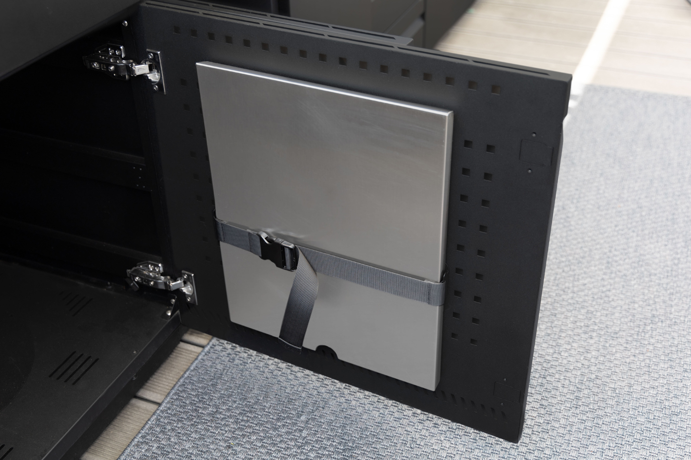 Stauraumprodukte_090_Milieu_MountingBracket Otto Wilde Aufhängung für Abdeckung inkl. Halteband